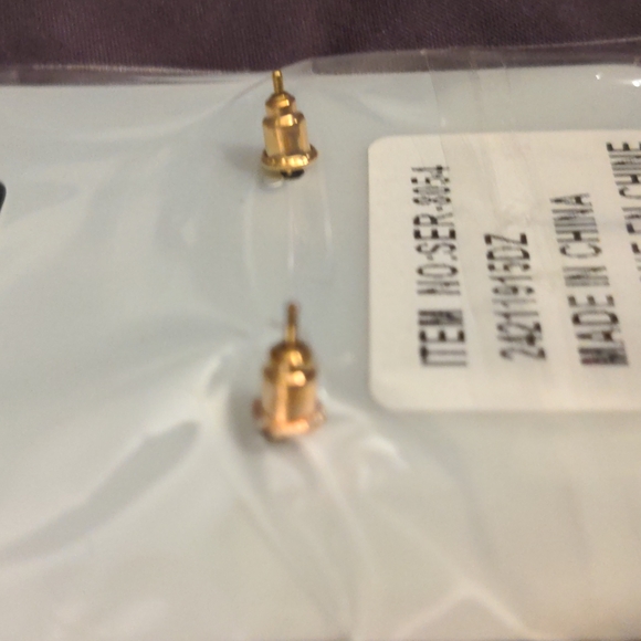 COPY - ❤️ Lipstick Lips Earrings NEW 💋 - Picture 3 of 5